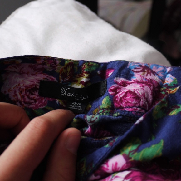 Button-up floral shorts - Picture 2 of 3